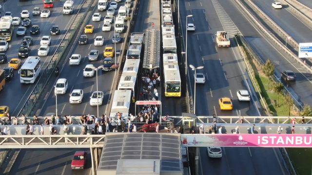  (Havadan fotoğraflarla) - Tatil bitti, okullar açıldı, metrobüs çilesi başladı