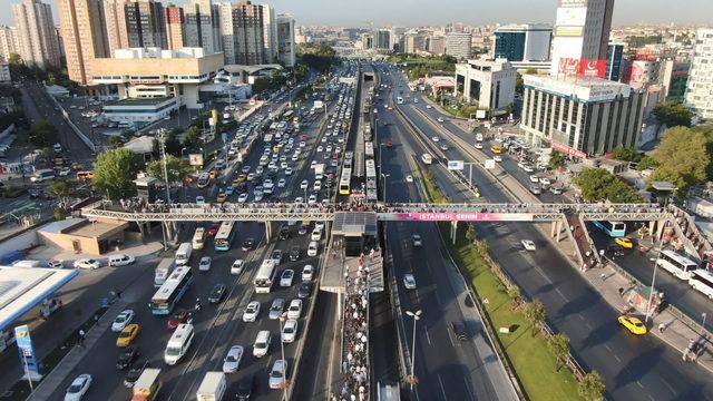  (Havadan fotoğraflarla) - Tatil bitti, okullar açıldı, metrobüs çilesi başladı