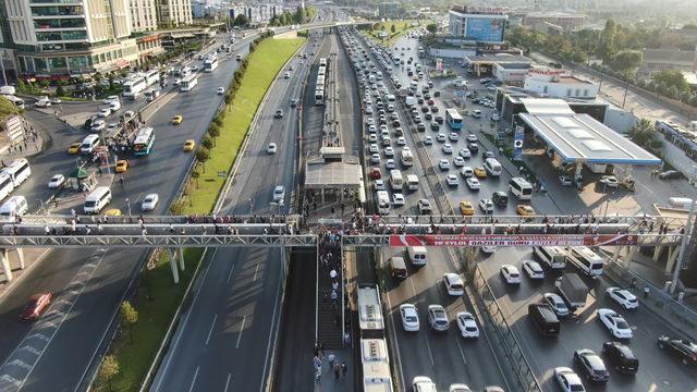  (Havadan fotoğraflarla) - Tatil bitti, okullar açıldı, metrobüs çilesi başladı