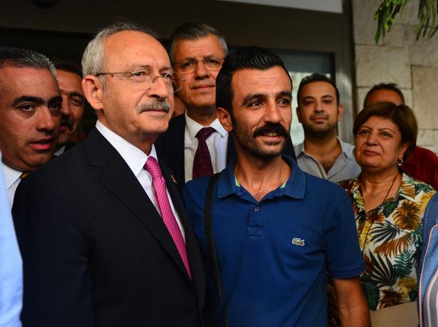 Kılıçdaroğlu, Adana'da hasta arkadaşını ziyaret etti (3)