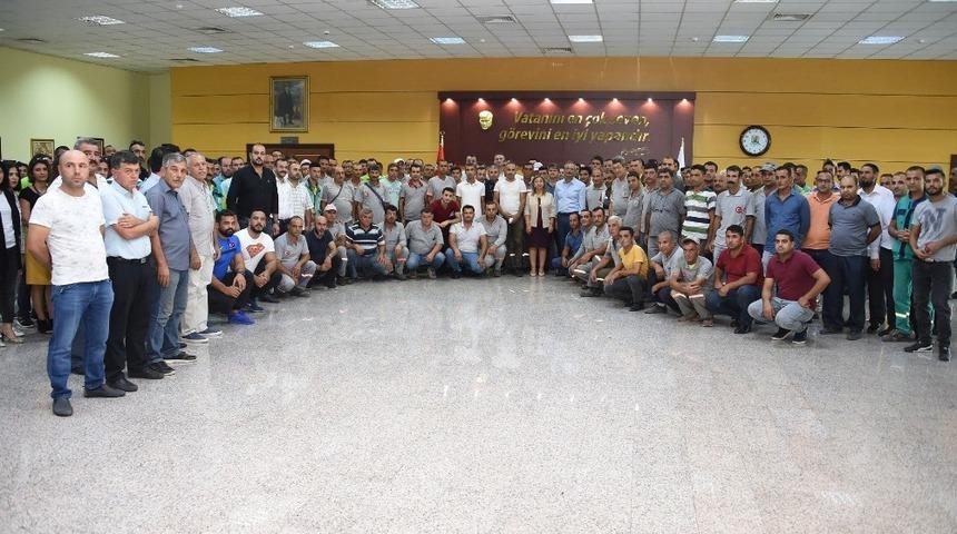 Başkan Bozdağan s&ouml;z&uuml;n&uuml; tuttu, temizlik iş&ccedil;ilerinin maaşı 2 bin 500 TL oldu