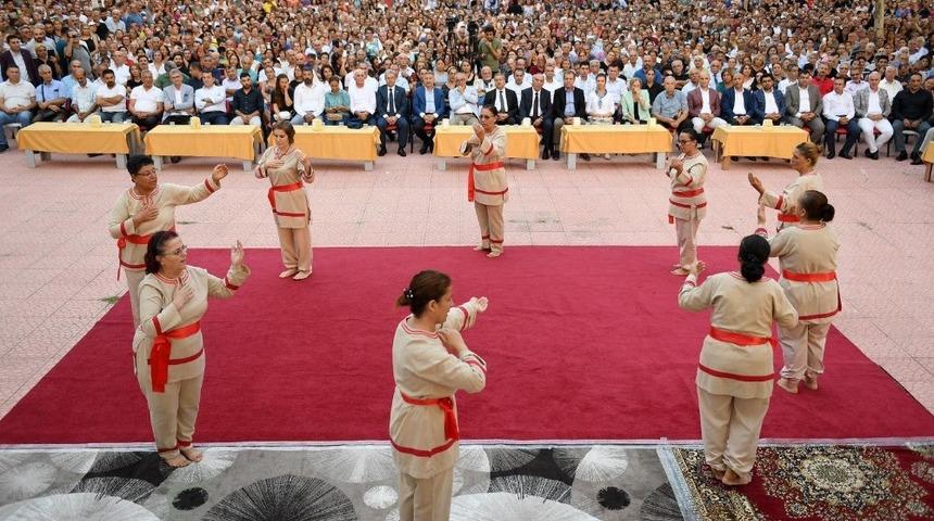 Seçer, aşure lokması etkinliğine katıldı