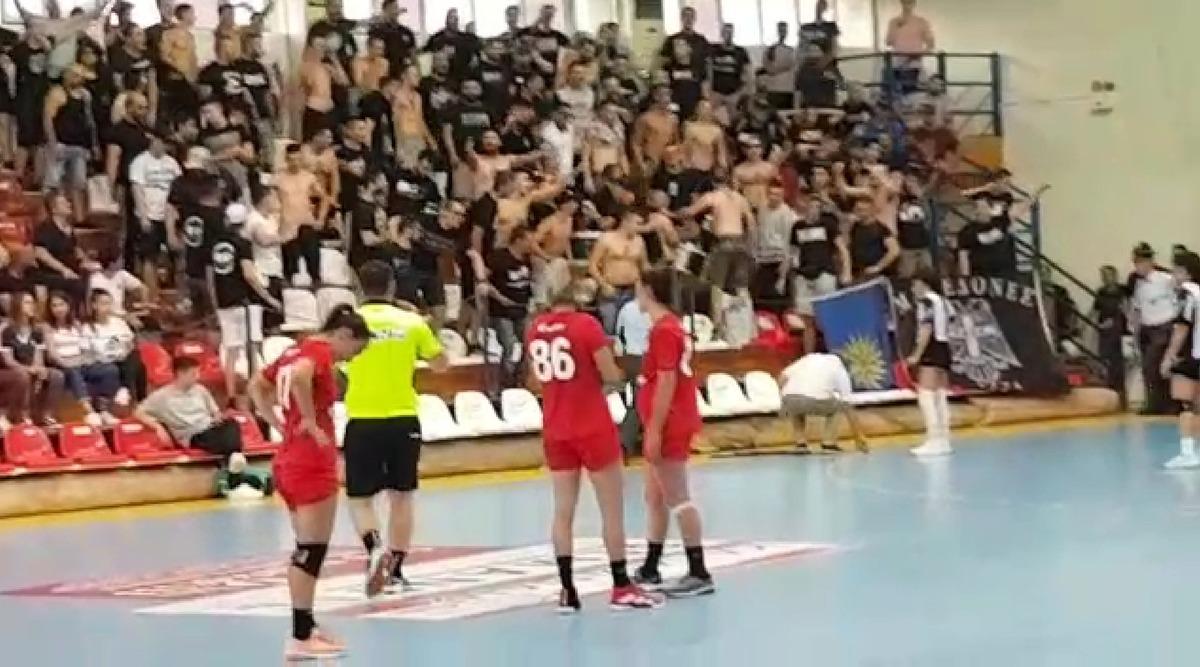 Yunanistan'da skandal! T&uuml;rk bayrağına izin verilmedi, kadın sporculara t&uuml;k&uuml;r&uuml;ld&uuml;