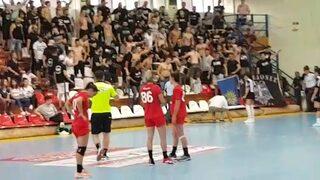 Yunanistan'da skandal! Türk bayrağına izin verilmedi, kadın sporculara tükürüldü