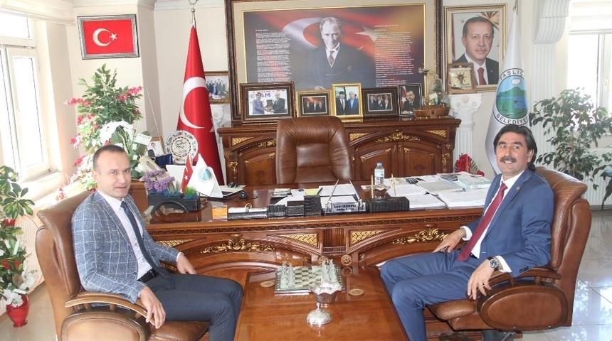 Ağrı Milli Eğitim M&uuml;d&uuml;r&uuml; Tekin&rsquo;den  Taşlı&ccedil;ay Belediye Başkanı Taşdemir&rsquo;e ziyaret