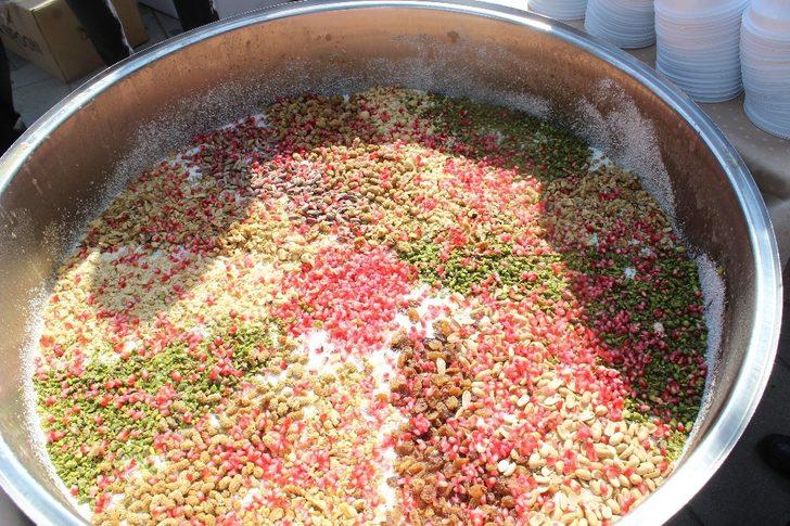 Eyüpsultan’da 14 bin kişiye aşure dağıtıldı G2