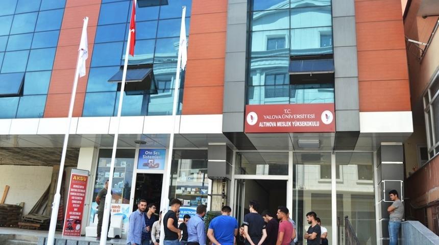 Altınova MYO eğitime ‘merhaba’ dedi