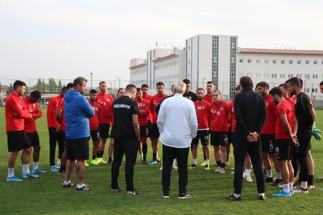 Eskişehirspor’da kara bulutlar dağılmıyor