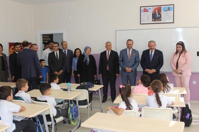 TBMM Başkanı Şentop: &Ouml;ğrencilere vatan ve millet sevgisinin de verilmesi gerekir(2) 1