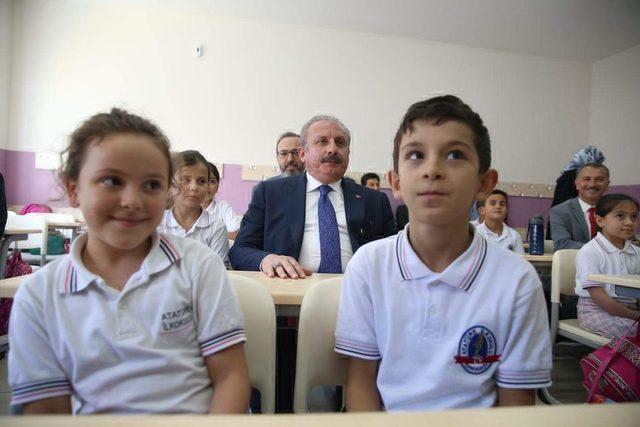 TBMM Başkanı Şentop: &Ouml;ğrencilere vatan ve millet sevgisinin de verilmesi gerekir(2) 3