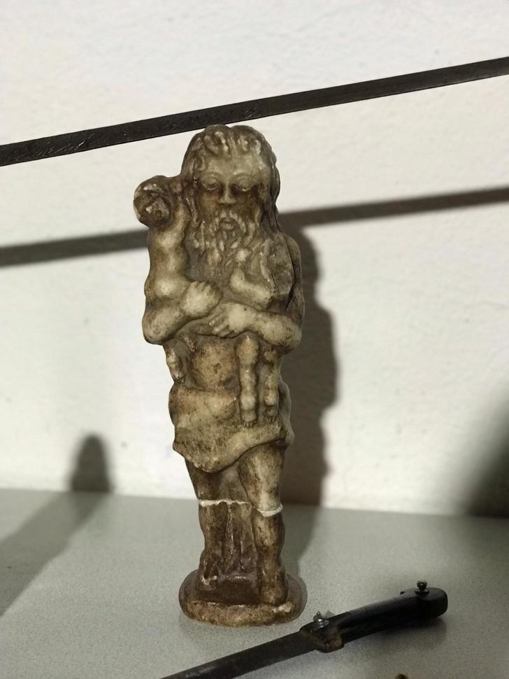 Polis rozeti, tabanca ve kelepçeyle tarihi eser kaçakçılığı G3