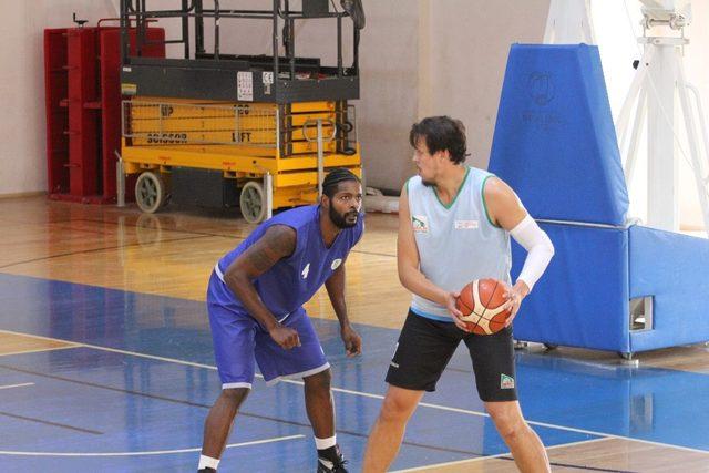 Hazırlık maçı: Balıkesir BŞB: 83 - Gemlik Basketbol: 78