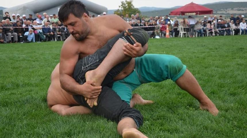 G&uuml;m&uuml;şhacık&ouml;y g&uuml;reşlerinde Başpehlivan Recep Kara