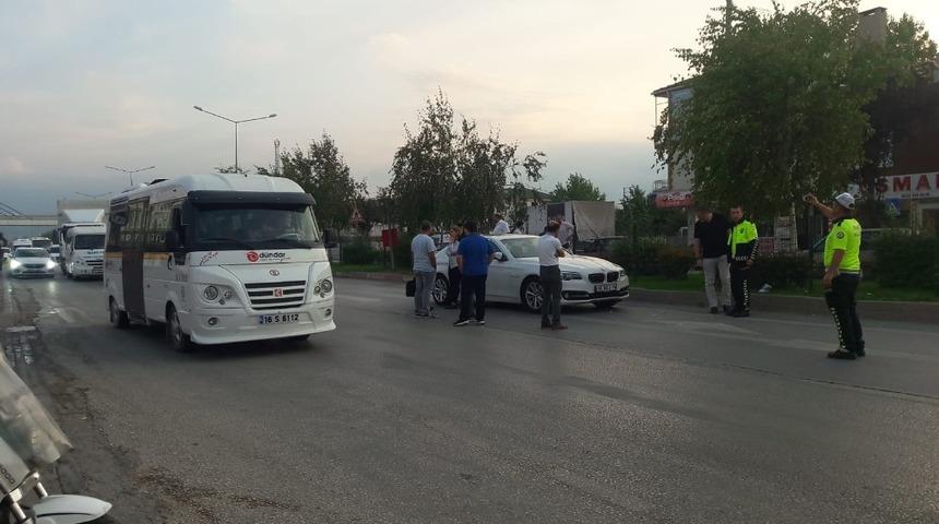 8 yaşındaki &ccedil;ocuğa otomobil &ccedil;arptı