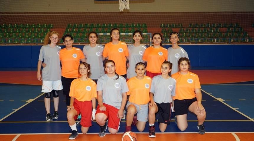 Mahalleler arası gençler basketbol ve futbol turnuvaları başladı