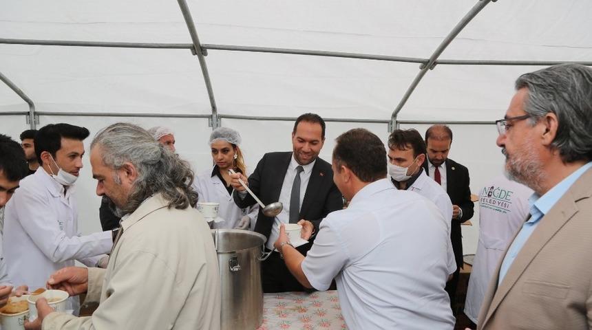 Niğde Belediyesi’den Aşure İkramı