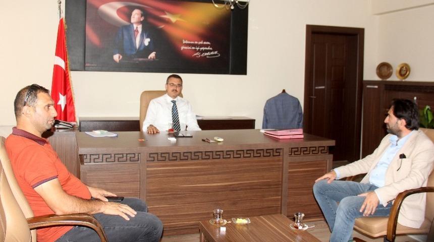 Gazetecilerden &Uuml;z&uuml;ml&uuml; Kaymakamı Yılmaz&rsquo;a &ldquo;hayırlı olsun&rdquo; ziyareti