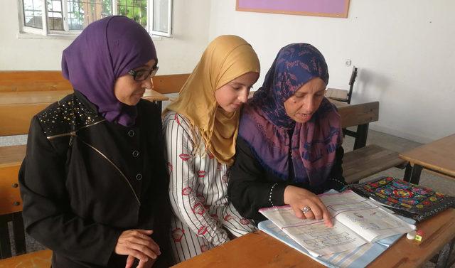 4 çocuğunu savaşta kaybeden Suriyeli kadın, Türkçe öğreniyor