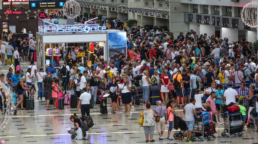 Antalya'da turist sayısı 12 milyonu geçti