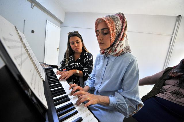 Köylü kadınların 'piyano' heyecanı