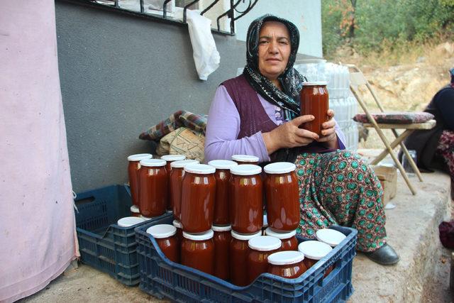 Kadınların topladığı kuşburnu, marmelat olarak sofraya geliyor 1