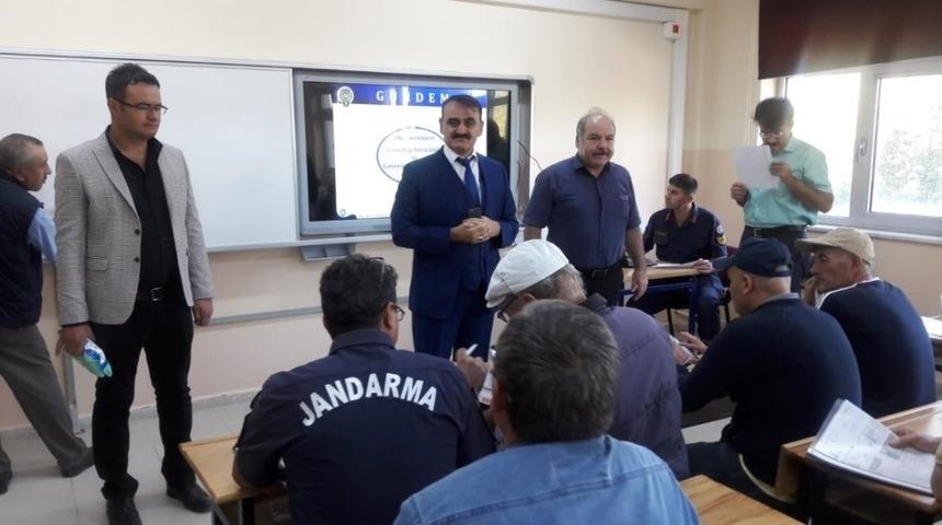 Çavdarhisar’da okul servisi şoförleri bilgilendirildi