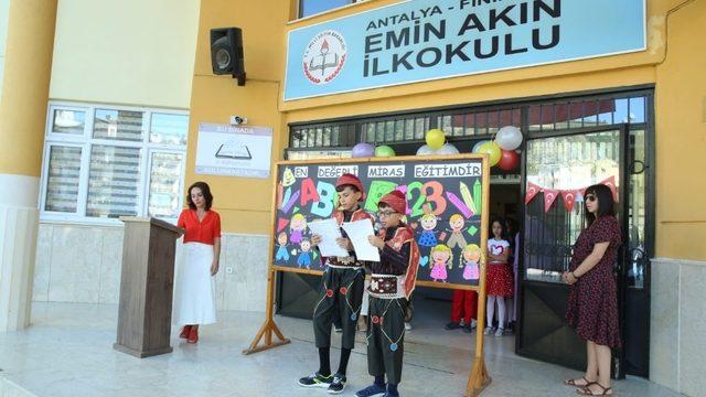 Finike’de İlköğretim haftası kutlaması