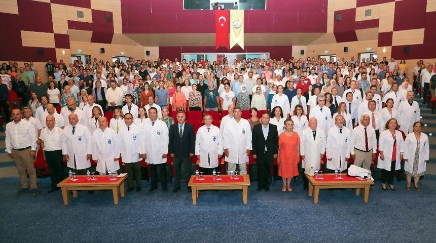 Trakya Üniversitesi Tıp Fakültesi’nin çiçeği burnunda öğrencileri, beyaz önlüklerini giydi