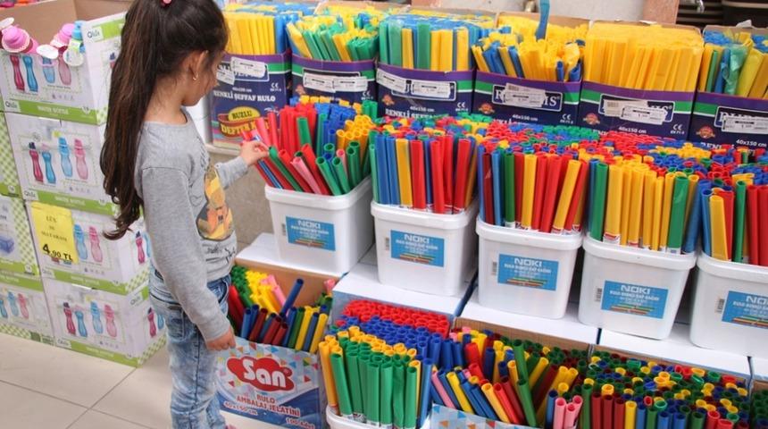 Bin 555 &ouml;ğrenciye 78 bin liralık kırtasiye yardımı