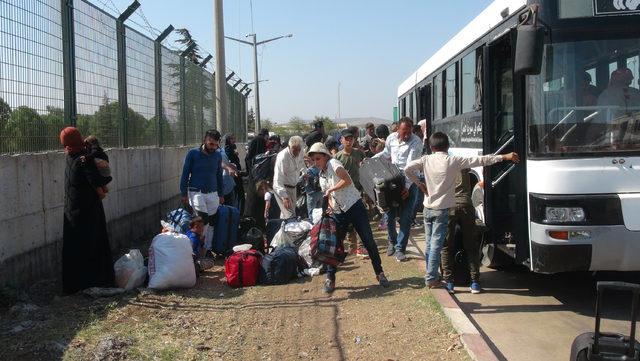 Bayramı ülkelerinde geçiren 39 bin Suriyeli döndü