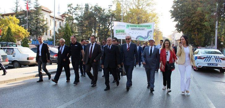 Kurum müdürleri iş yerlerine yürüyerek gitti G1