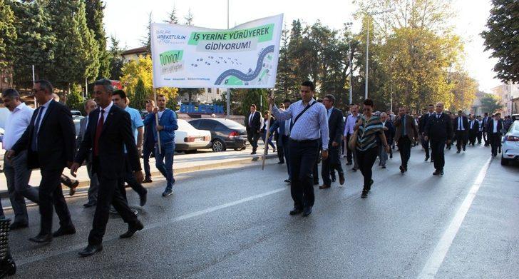 Kurum müdürleri iş yerlerine yürüyerek gitti G2