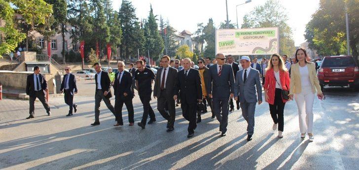 Kurum müdürleri iş yerlerine yürüyerek gitti G3