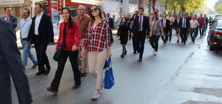 Kurum müdürleri iş yerlerine yürüyerek gitti G4