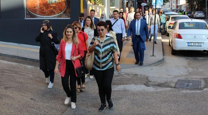 Kurum müdürleri iş yerlerine yürüyerek gitti G5