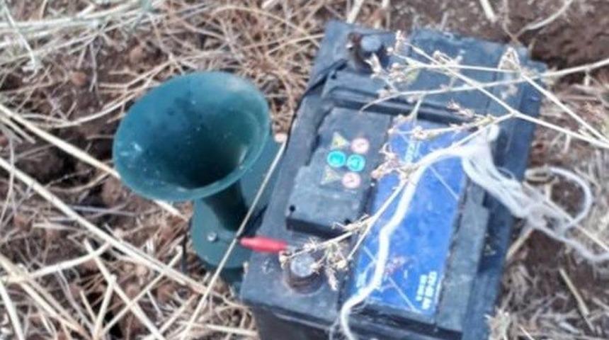 Bıldırcın sesi &ccedil;ıkaran cihazla avlanan 2 şahıs yakalandı