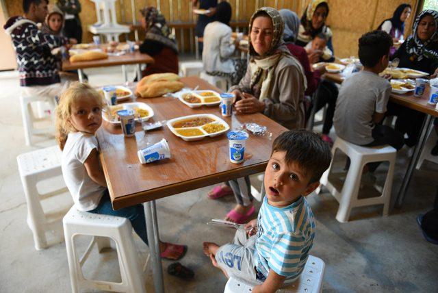 Terminalde konaklayan 27 Afgan, barınma evine yerleştirildi