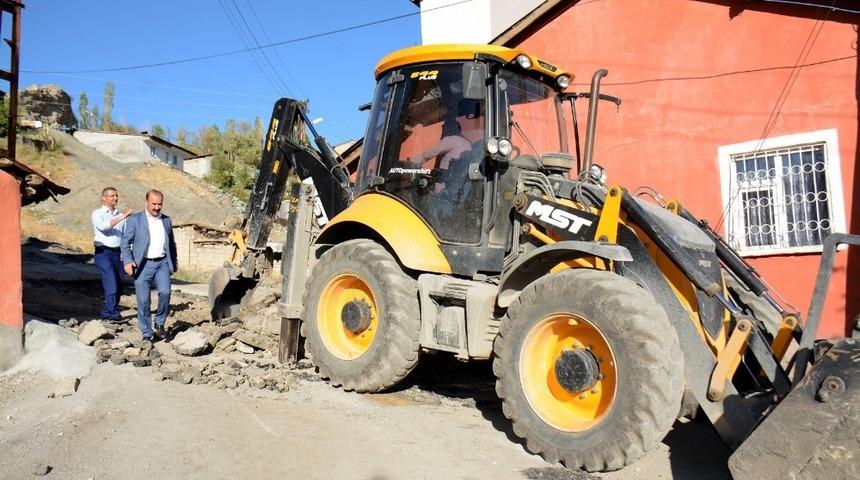 Hakkari Belediyesinden asfalt &ccedil;alışması