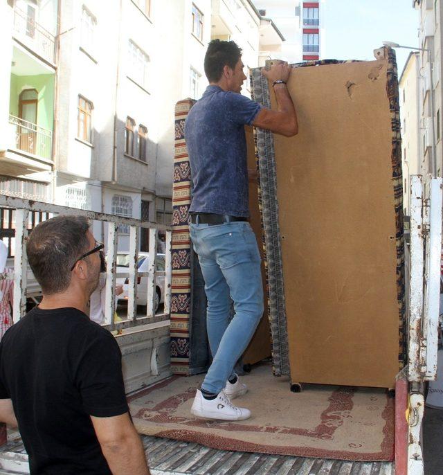 Öğrencilerden ikinci el eşyalara yoğun talep