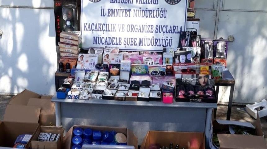 Kayseri&rsquo;de 5 bin adet ka&ccedil;ak kozmetik &uuml;r&uuml;n&uuml; ve elektronik eşya malzemesi ele ge&ccedil;irildi