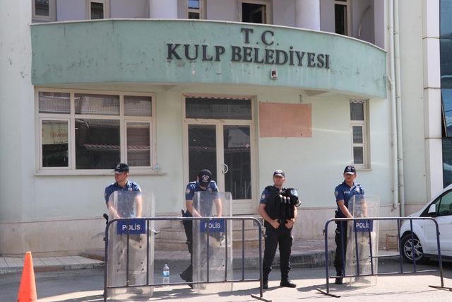 Tutuklanan Kulp Belediye Başkanı, görevden alındı (2)