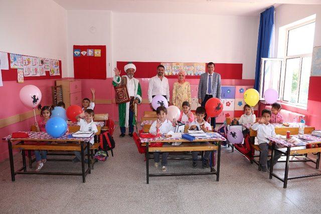 Başkan Yüzügüllü okulları ziyaret etti