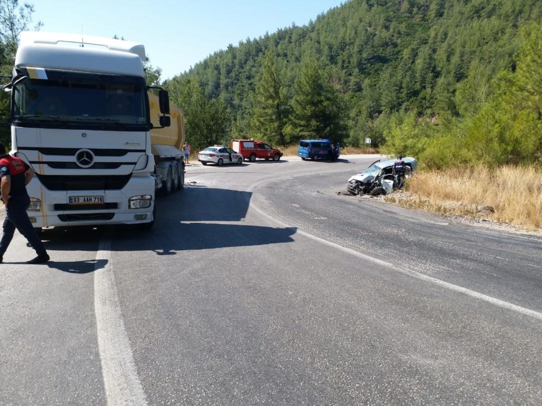 Milas&rsquo;ta tır ile otomobil &ccedil;arpıştı; 1 yaralı