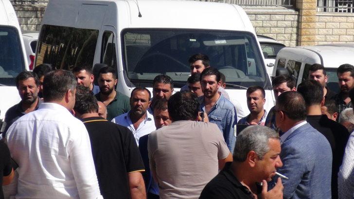 Firari cinayet şüphelisi yakınlarıyla adliyeye gelerek 15 ay sonra teslim oldu G5