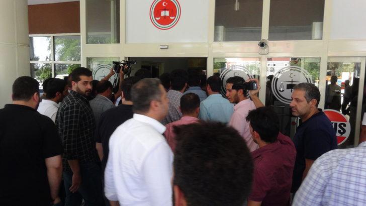 Firari cinayet şüphelisi yakınlarıyla adliyeye gelerek 15 ay sonra teslim oldu G2