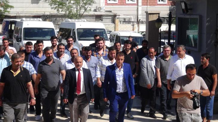 Firari cinayet şüphelisi yakınlarıyla adliyeye gelerek 15 ay sonra teslim oldu G4