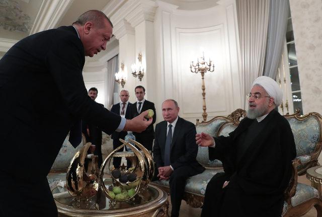 Erdoğan, Ruhani ve Putin'e incir ikram etti