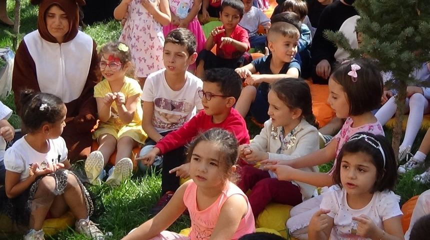 Çocuklar “Muş Masal Günleri” ile eğleniyor