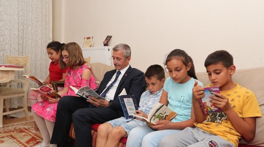 Tahmazoğlu&rsquo;ndan &lsquo;Ben okuyorum, Gaziantep okuyor&rsquo; projesine destek