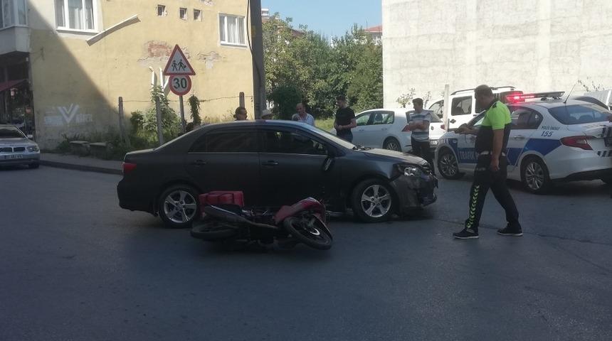 Otomobil ile motosiklet &ccedil;arpıştı: 1 yaralı
